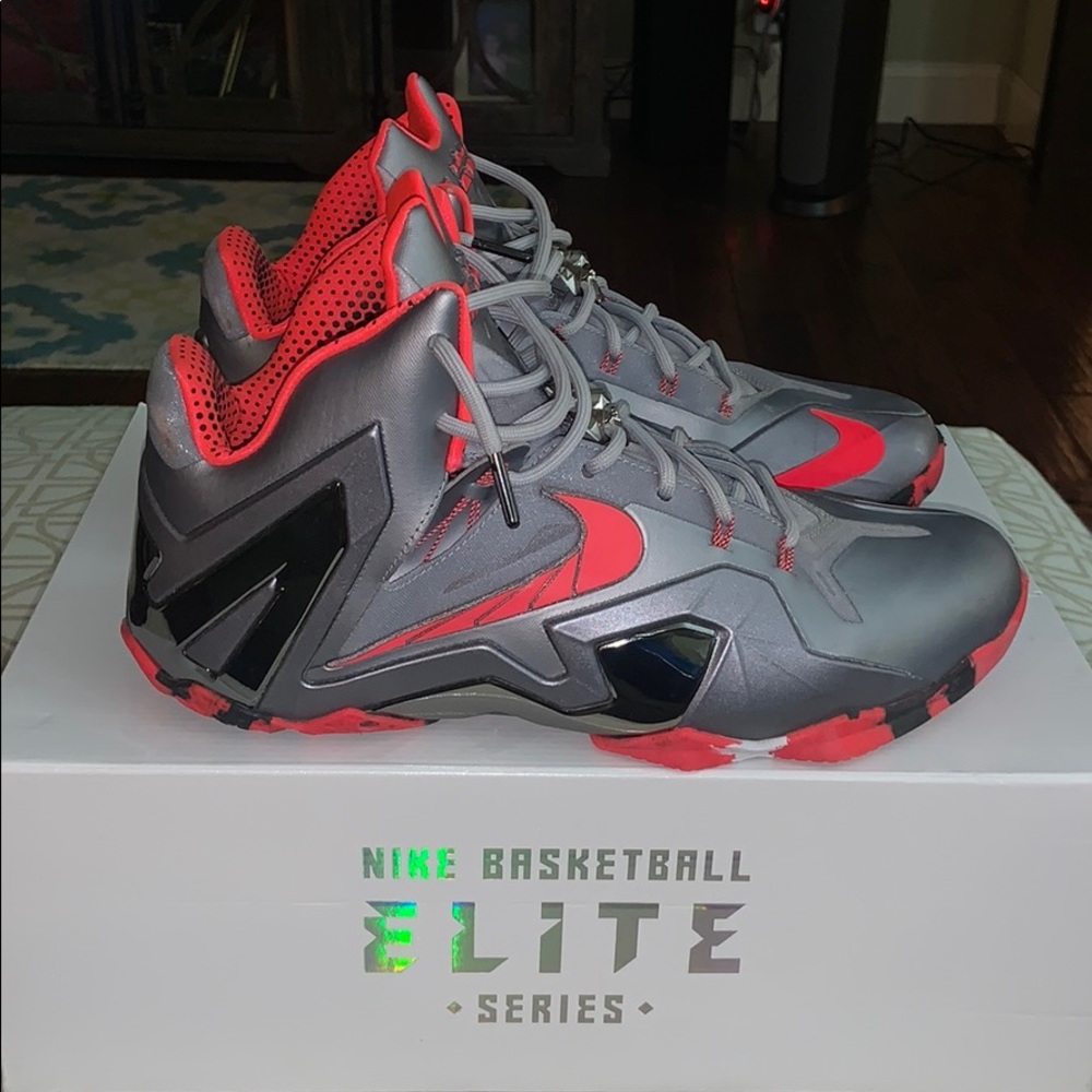 Lebron XI Elite Basketball Shoes
